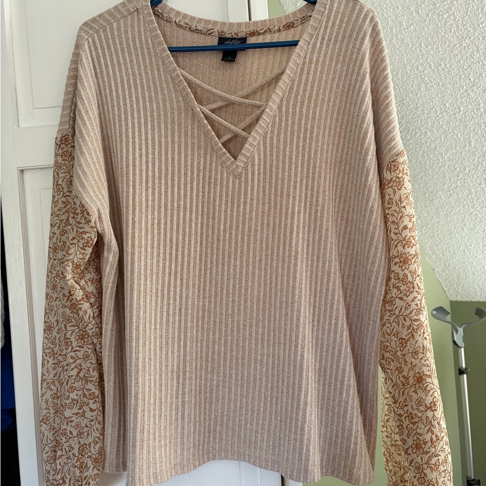 Daytrip Beige Ribbed V-Neck Top with Floral Trim